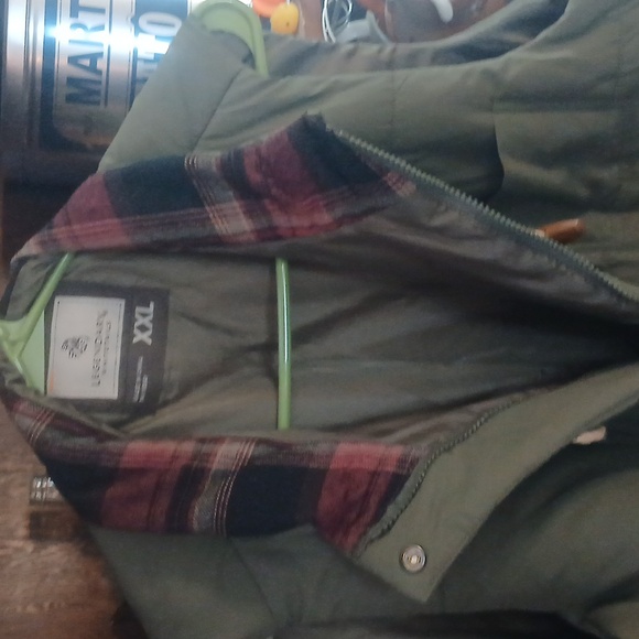 NWT Womens Legendary Whitetails Puffer Vest - Picture 2 of 5